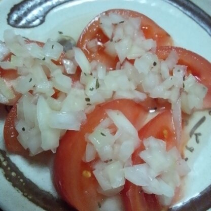 夕食の一品に作りました。
さっぱり玉ねぎとトマトが合ってとっても美味しいですね☆
ご馳走様でした(*´∇｀*)